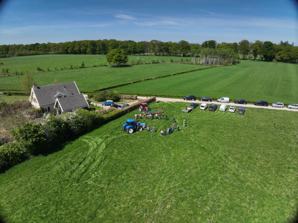 Velddemo Voorst bestrijding ridderzuring in grasland. Foto gemaakt door Wessel Brand