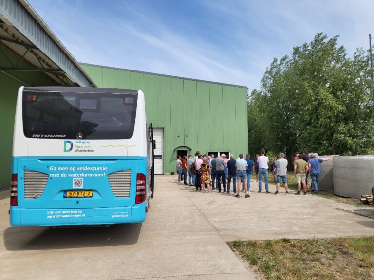 Waterkaravaan bus in Zeeland