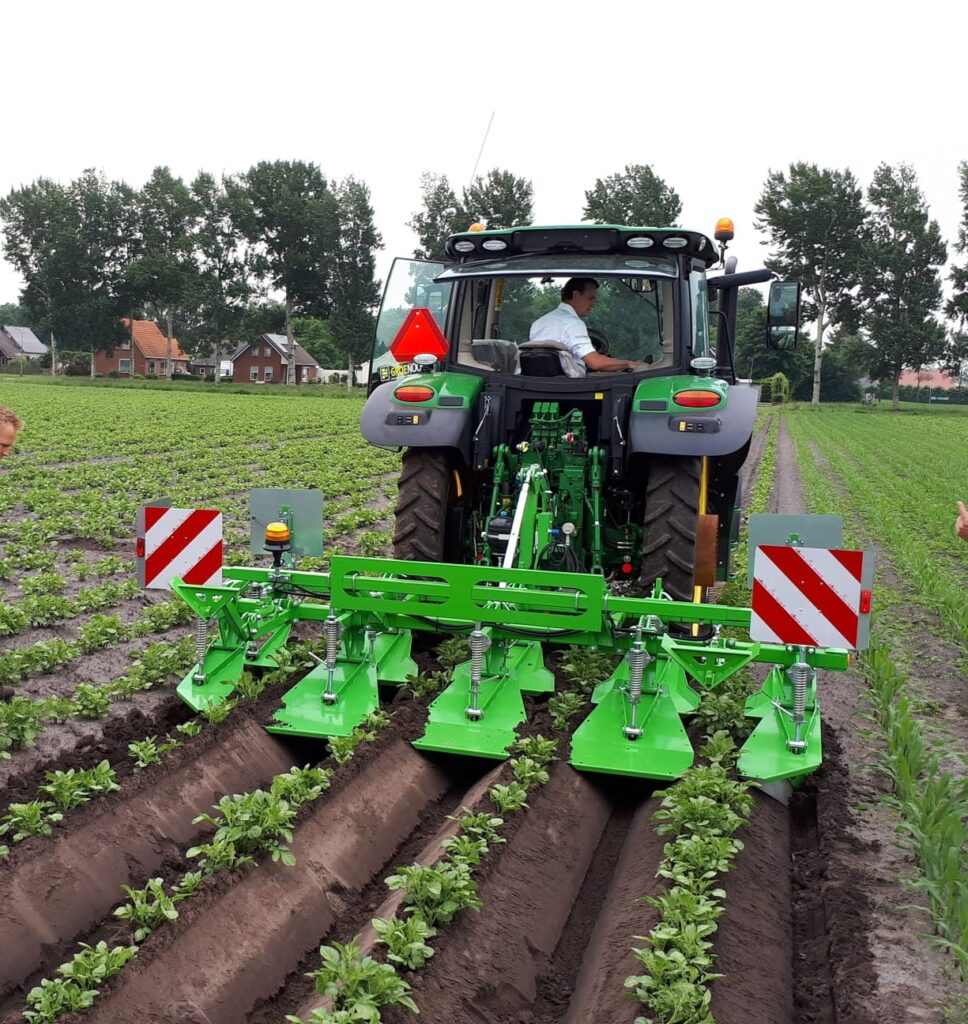 Niet hergebruiken - foto mechanische onkruidbestrijding (Christoffel den Herder)