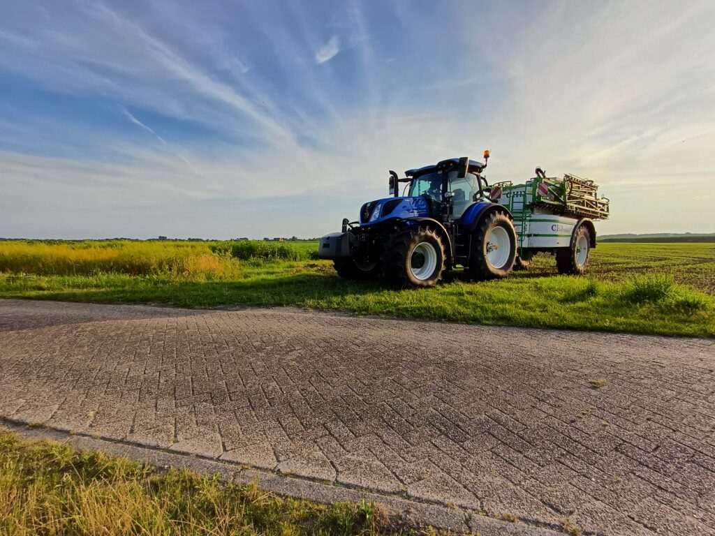spuitmachine precisielandbouw op het land