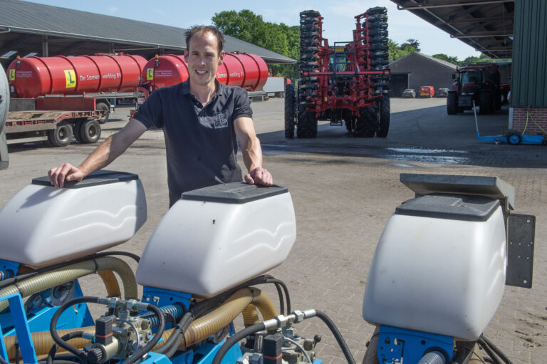 Ondernemer bij machines